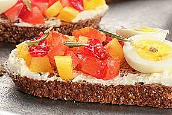 Bruschetta mit Wachtelei